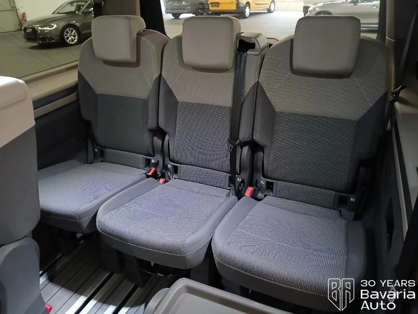 VW Multivan Edition long DSG Easy Open Basic, снимка 11 - Автомобили и джипове - 55215004