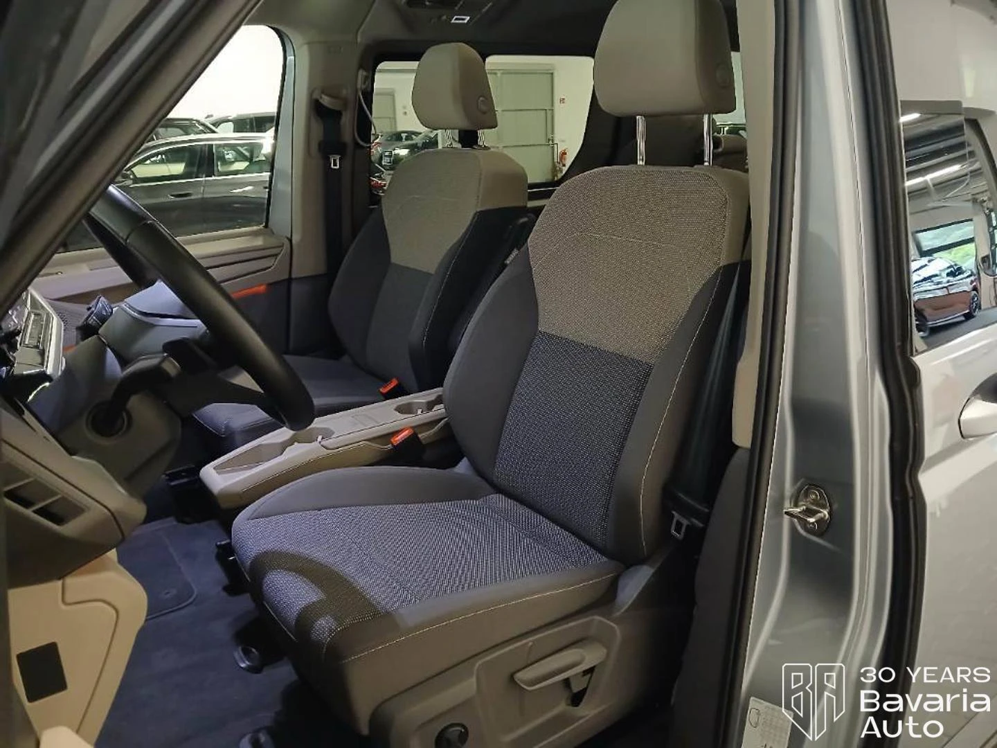 VW Multivan Edition long DSG Easy Open Basic, снимка 7 - Автомобили и джипове - 55215004
