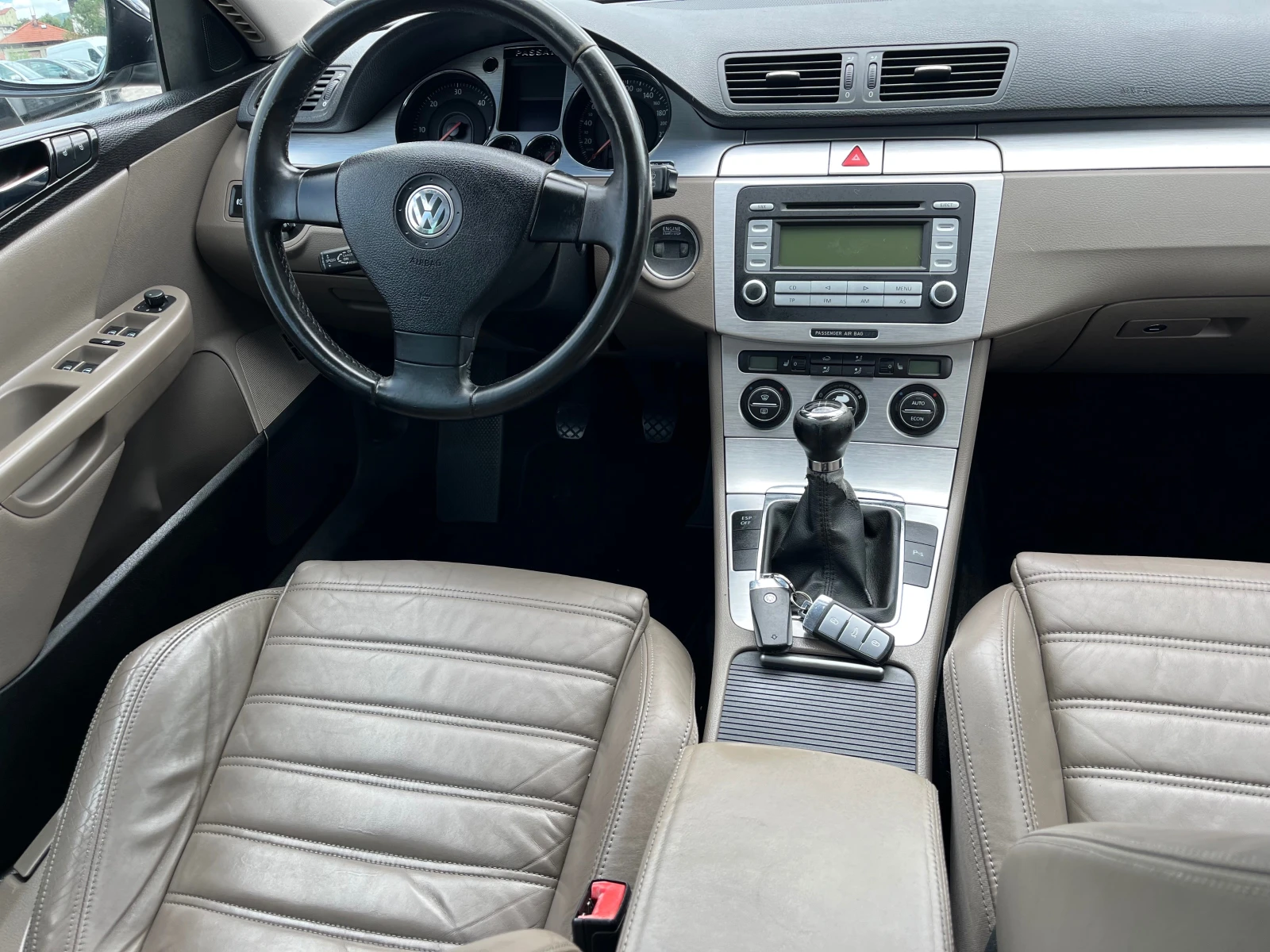 VW Passat 2.0TDI, снимка 10 - Автомобили и джипове - 55415815