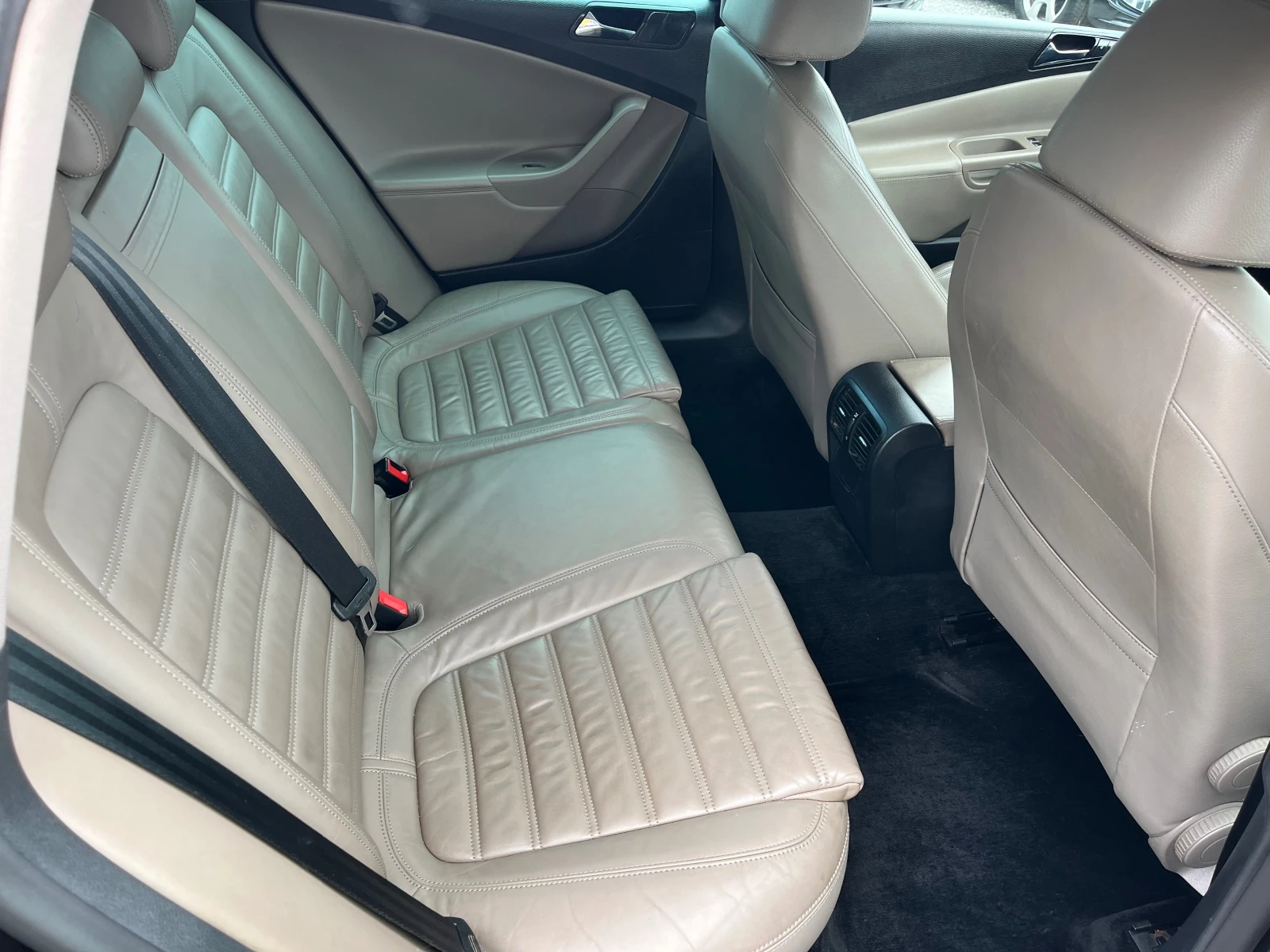 VW Passat 2.0TDI, снимка 9 - Автомобили и джипове - 55415815