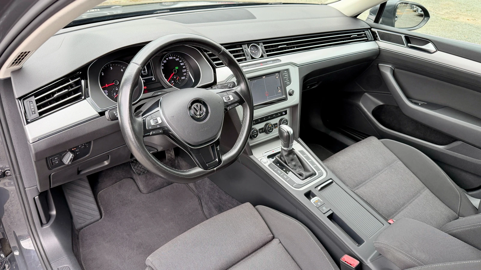 VW Passat 2.0TDI 4Motion DSG! Внос ШВЕЙЦАРИЯ! Distronic, PDC, снимка 10 - Автомобили и джипове - 56324937
