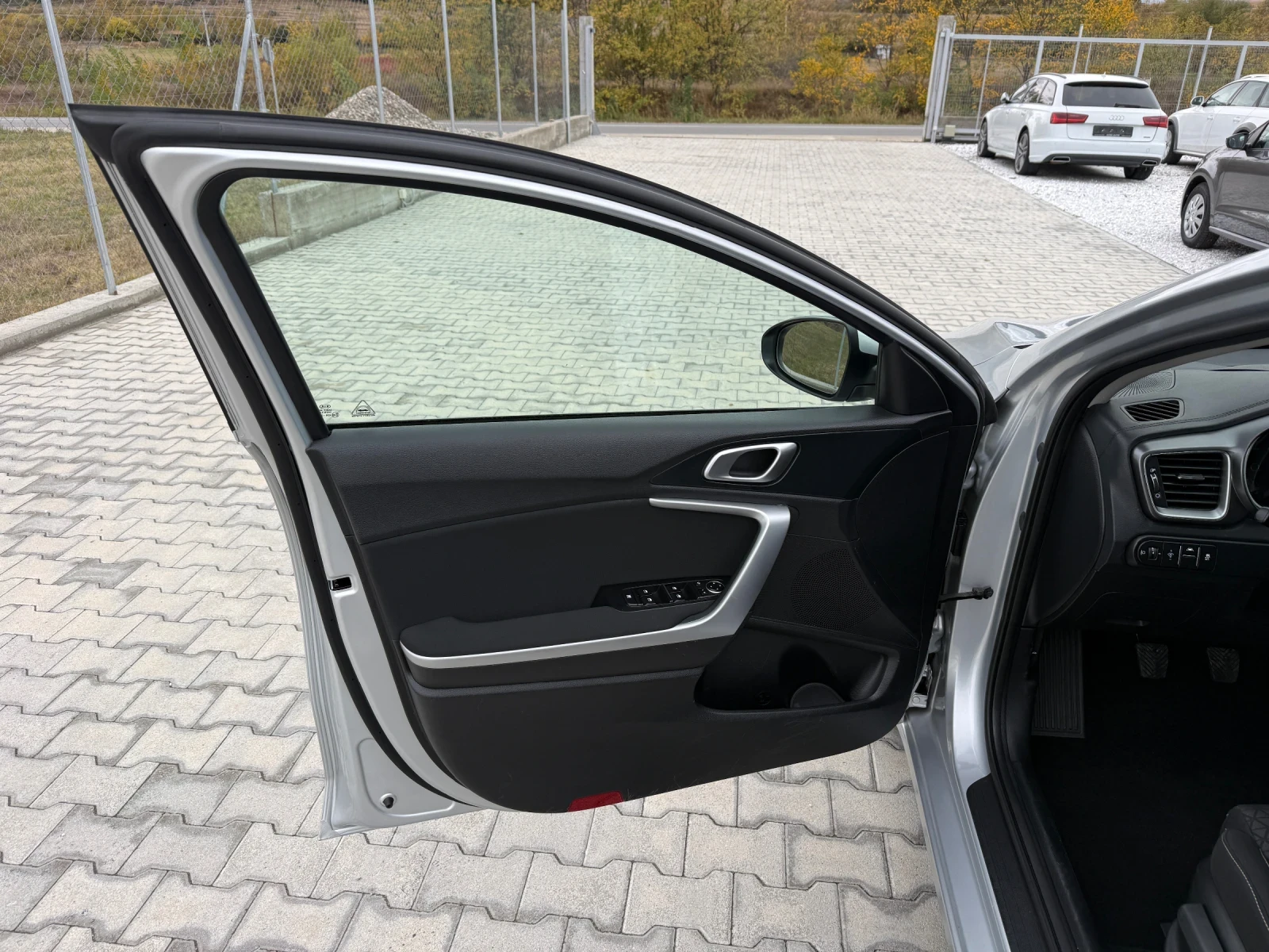 Kia Ceed 1.6CRDI NAVI CAMERA, снимка 9 - Автомобили и джипове - 56584802