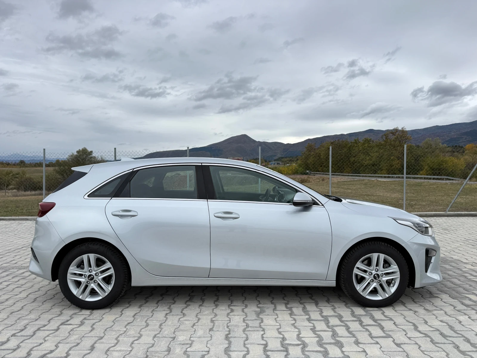 Kia Ceed 1.6CRDI NAVI CAMERA, снимка 7 - Автомобили и джипове - 56584802
