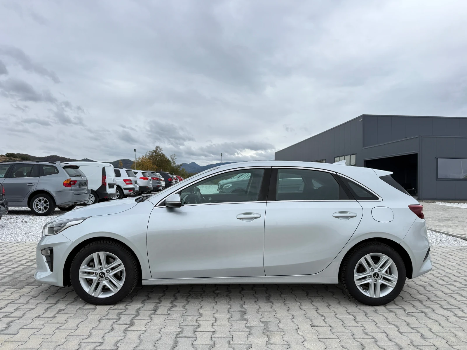 Kia Ceed 1.6CRDI NAVI CAMERA, снимка 3 - Автомобили и джипове - 56584802