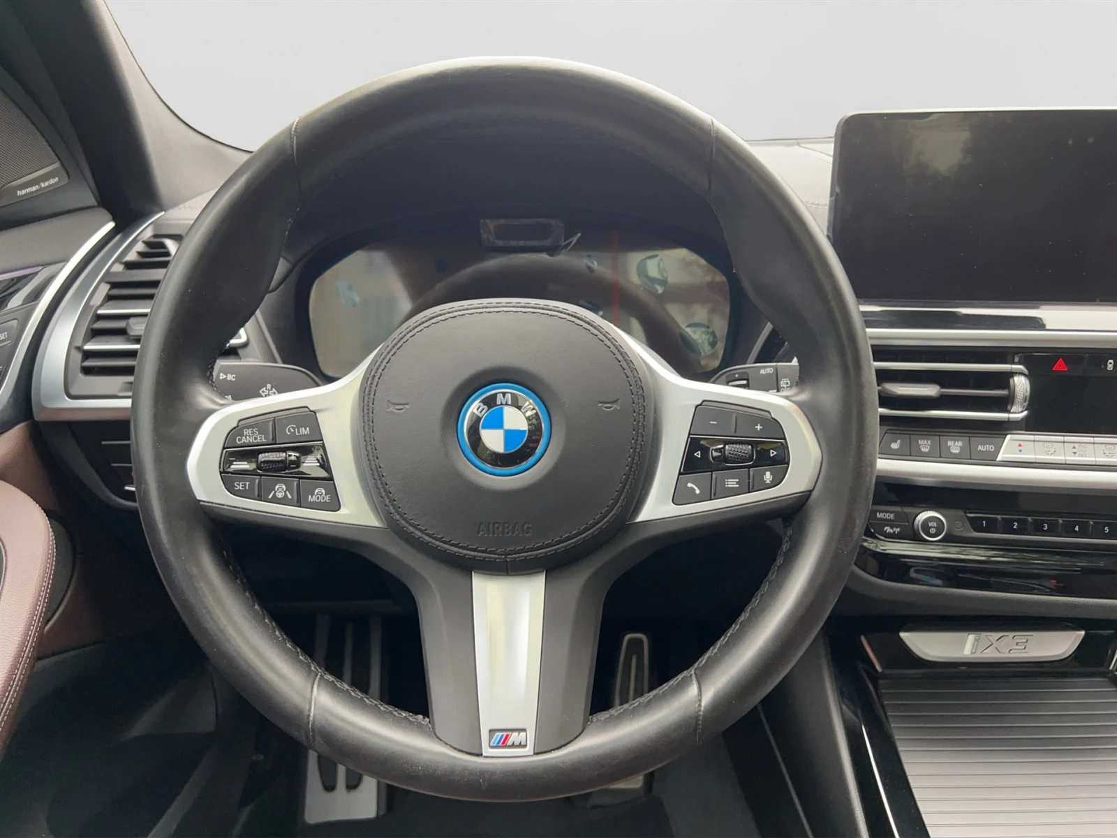 BMW iX3, снимка 12 - Автомобили и джипове - 56725230