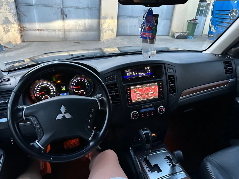 Mitsubishi Pajero, снимка 8 - Автомобили и джипове - 47331059