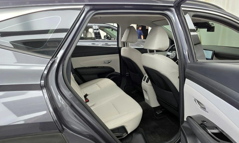 Hyundai Tucson Diesel 2.0 2WD Premium * НАЙ-ДОБРА ЦЕНА В БЪЛГАРИЯ, снимка 12 - Автомобили и джипове - 52046450