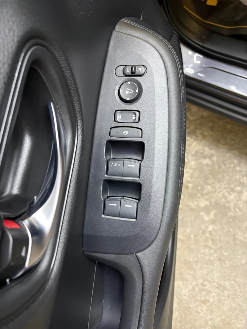 Honda Hr-v Sport AWD 35000km, снимка 9 - Автомобили и джипове - 53191851