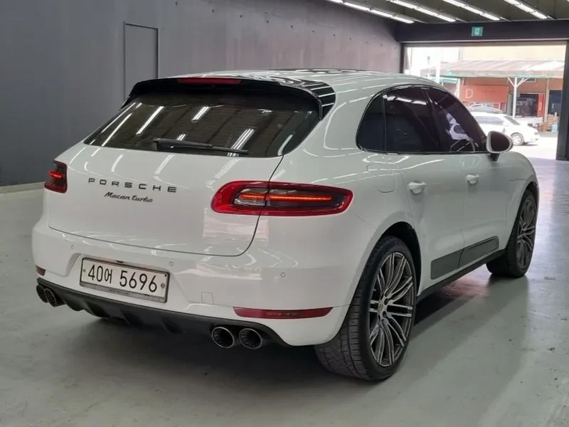 Porsche Macan TURBO| CAMERA| 3.6, снимка 3 - Автомобили и джипове - 54503925