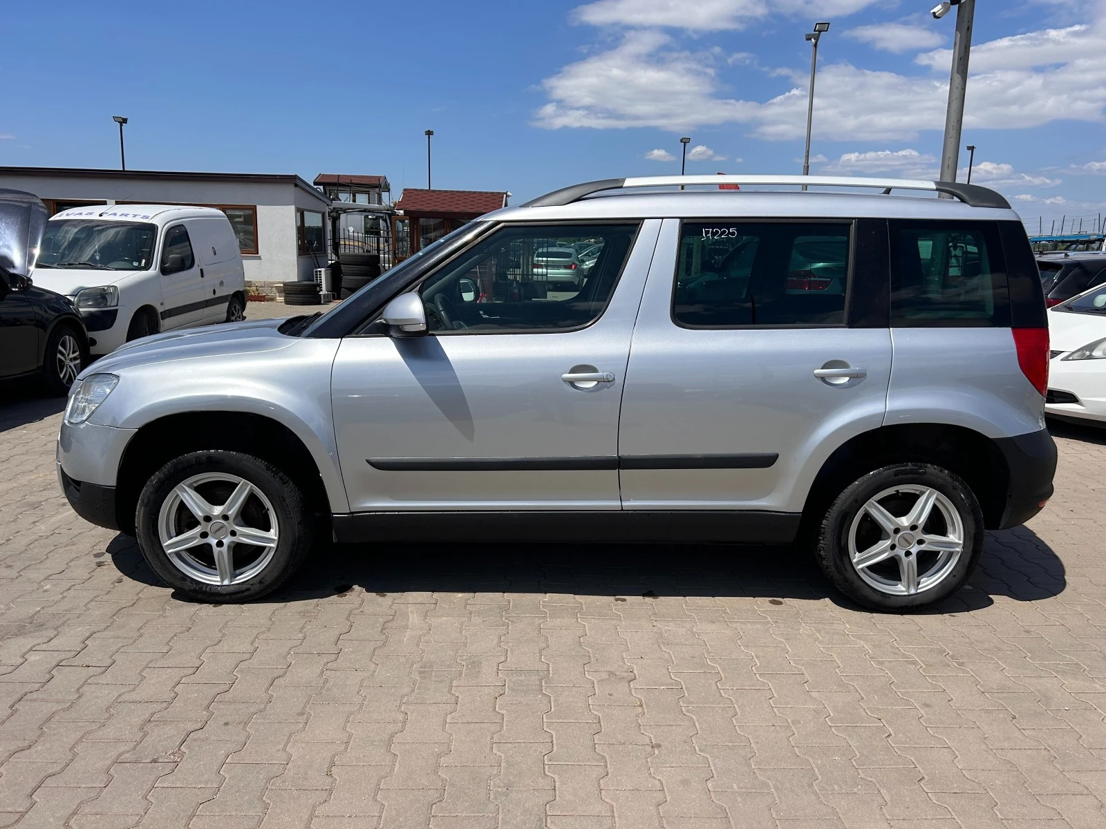 Skoda Yeti 2.0TDI 4X4 NAVI EURO 5 ЛИЗИНГ - изображение 9