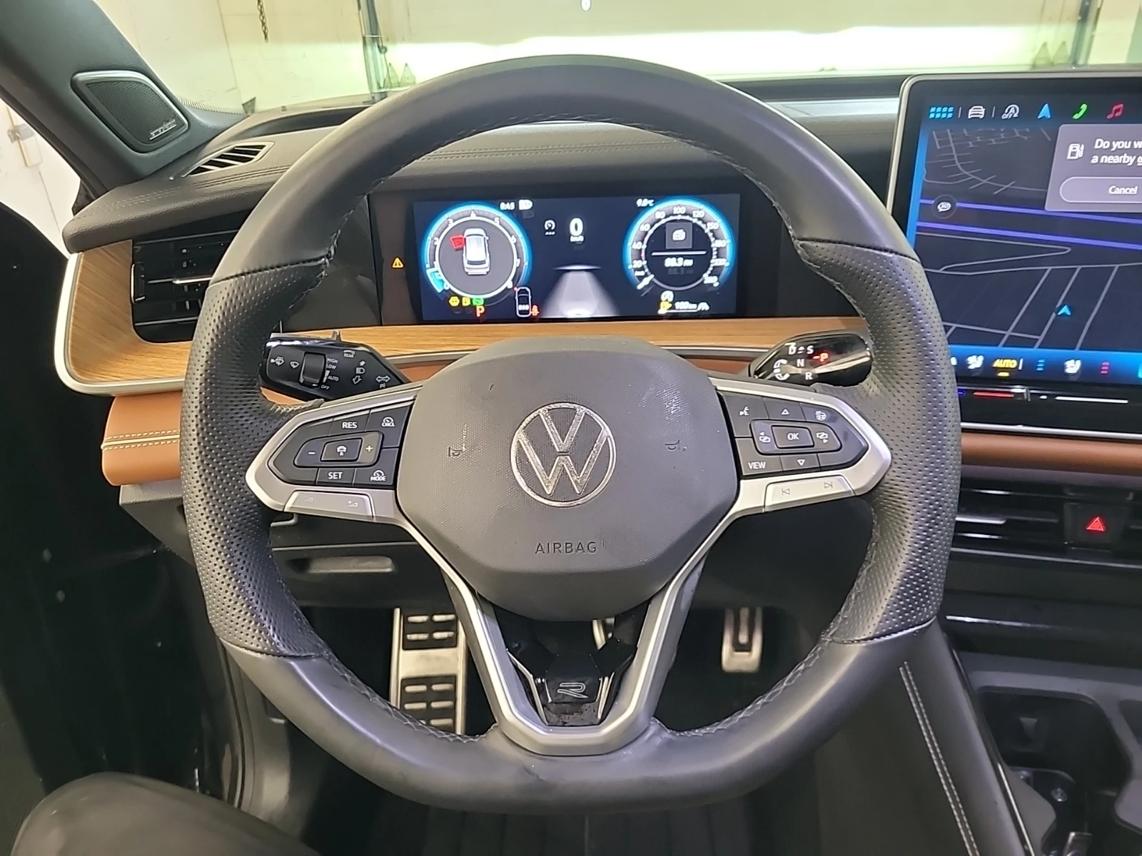 VW Tiguan HIGHLINE R-LINE, снимка 12 - Автомобили и джипове - 54768707
