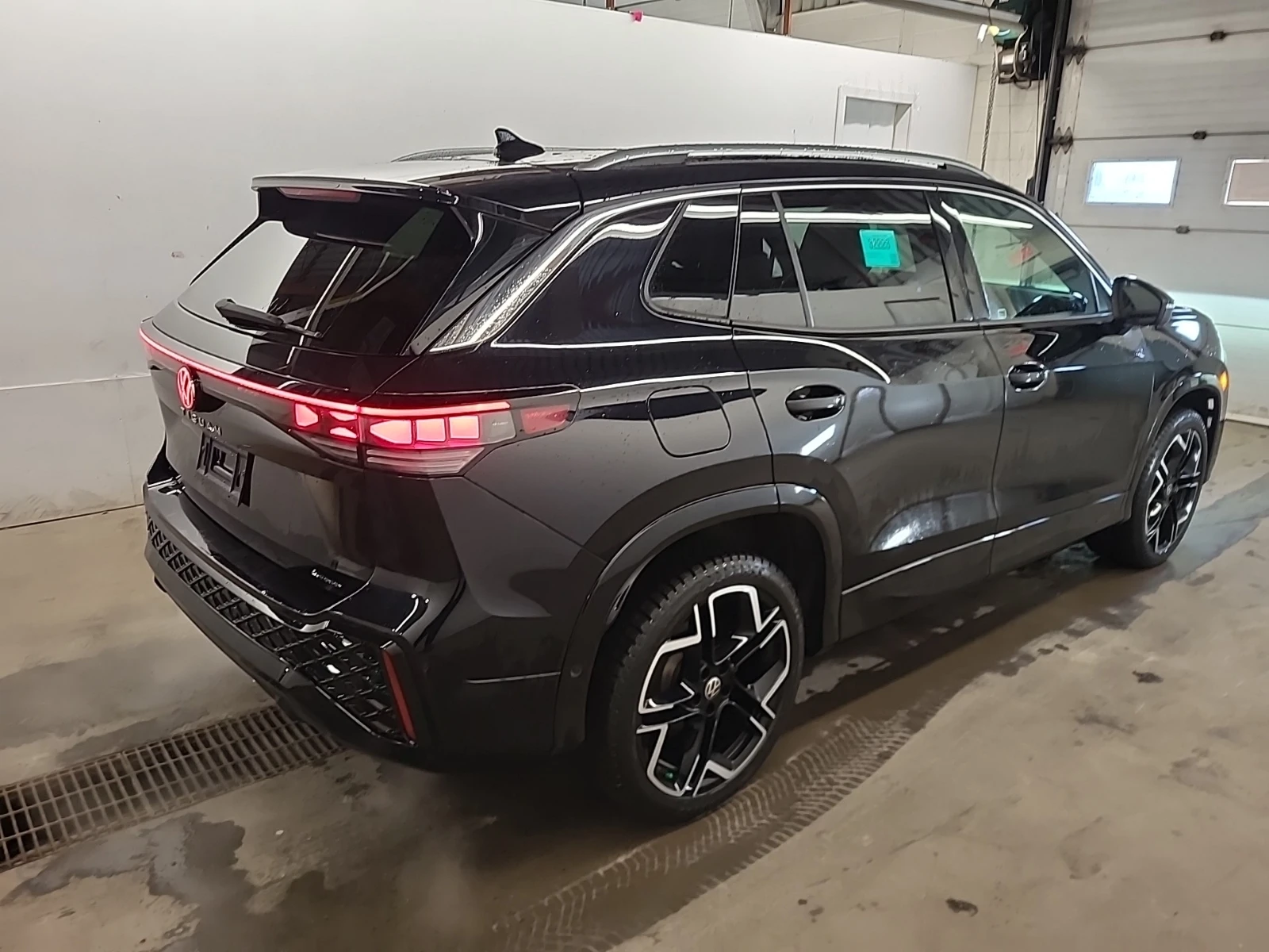 VW Tiguan HIGHLINE R-LINE, снимка 4 - Автомобили и джипове - 54768707