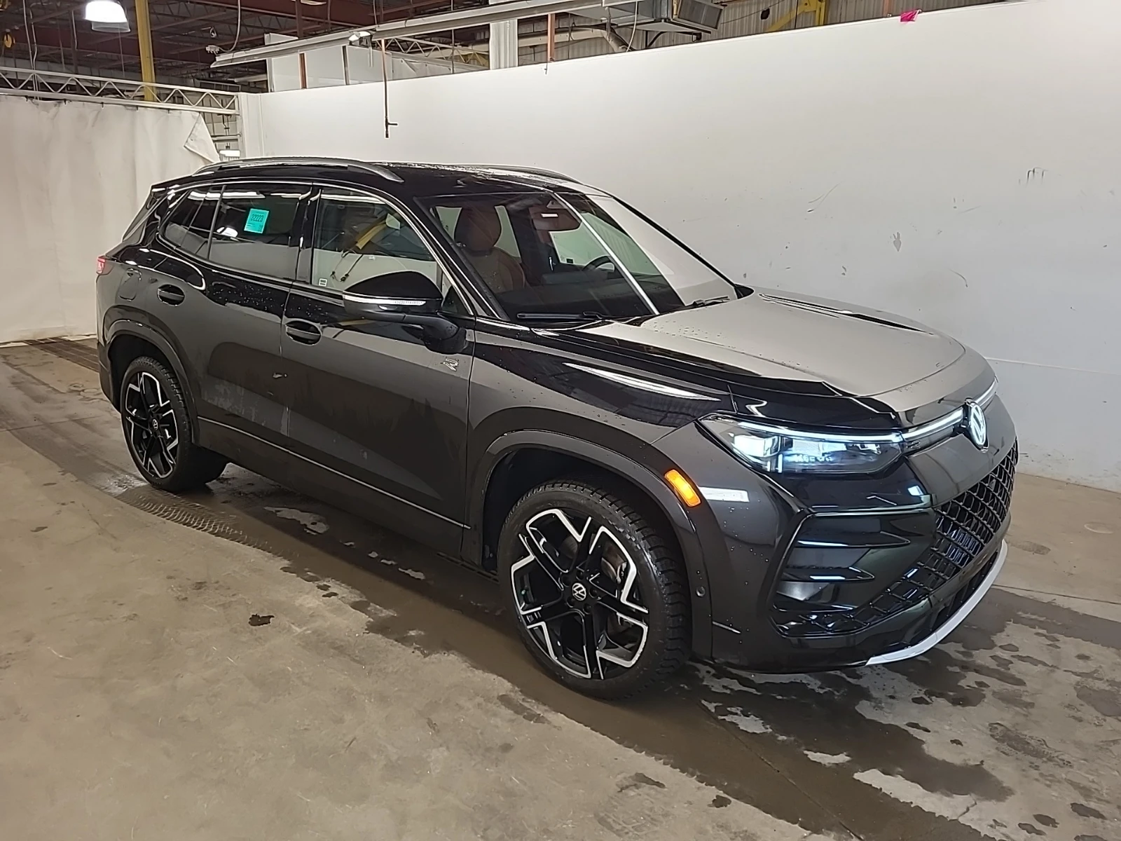VW Tiguan HIGHLINE R-LINE, снимка 2 - Автомобили и джипове - 54768707