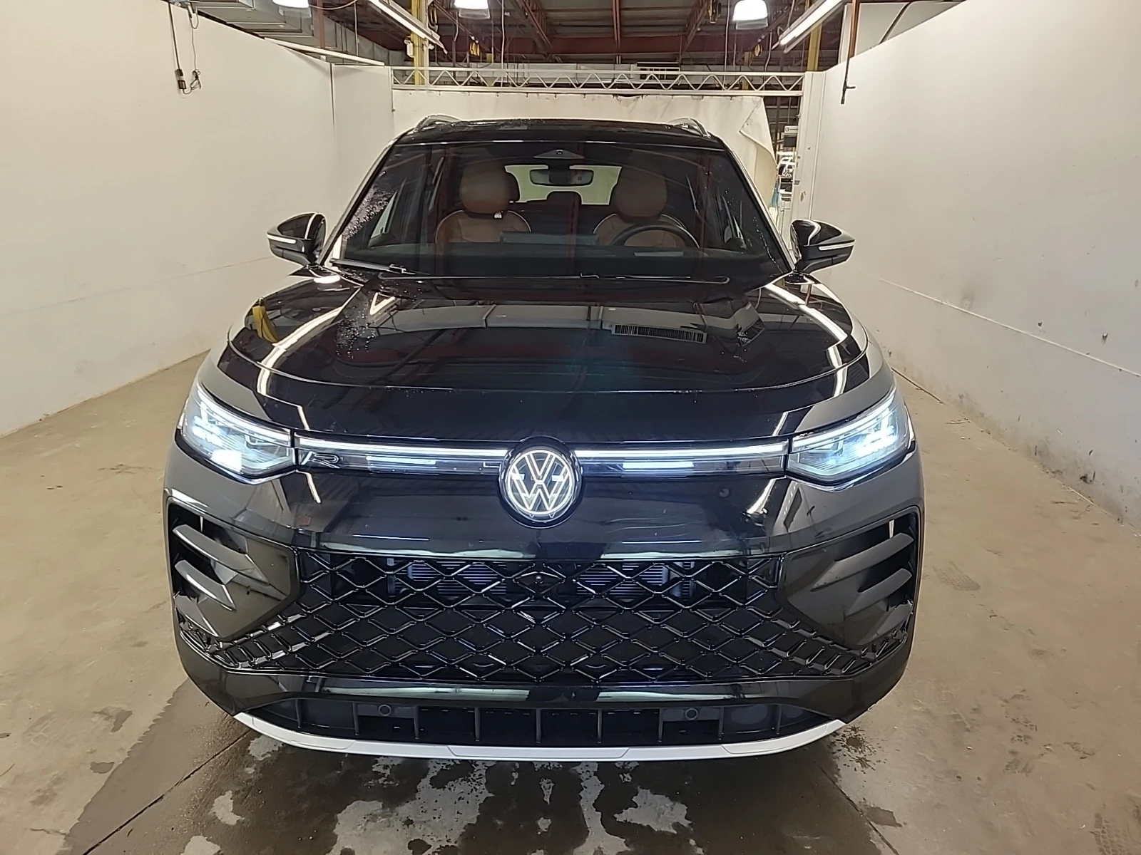 VW Tiguan HIGHLINE R-LINE, снимка 3 - Автомобили и джипове - 54768707