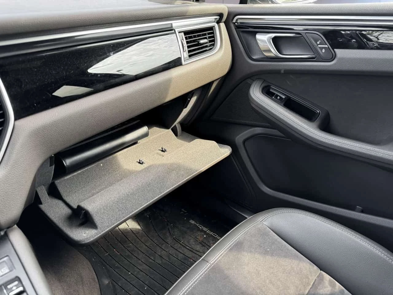 Porsche Macan * Awd 4dr S | Premium * CARFAX * ЦЕНА ДО БГ, снимка 15 - Автомобили и джипове - 55050388