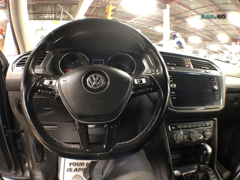 VW Tiguan Comfortline 4Motion* AвтоКредит* (ЦЕНА ДО БГ), снимка 11 - Автомобили и джипове - 55303629