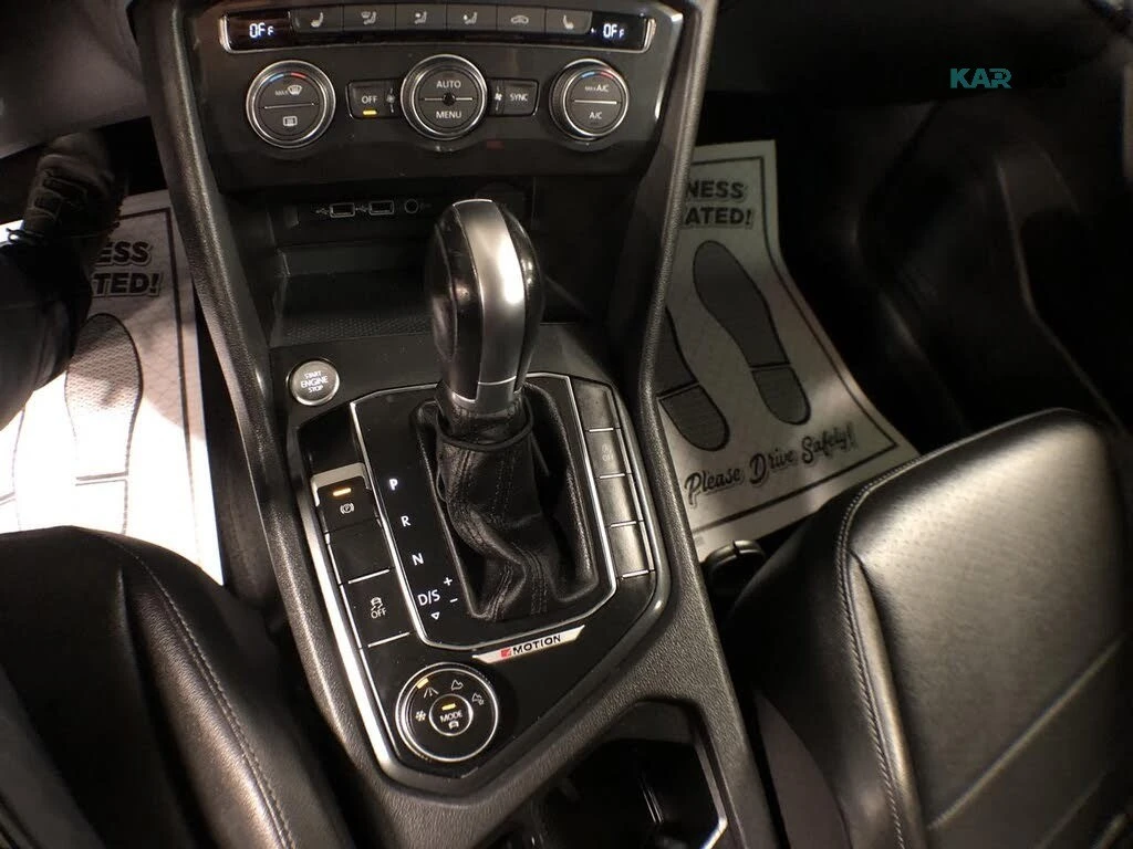 VW Tiguan Comfortline 4Motion* AвтоКредит* (ЦЕНА ДО БГ), снимка 13 - Автомобили и джипове - 55303629