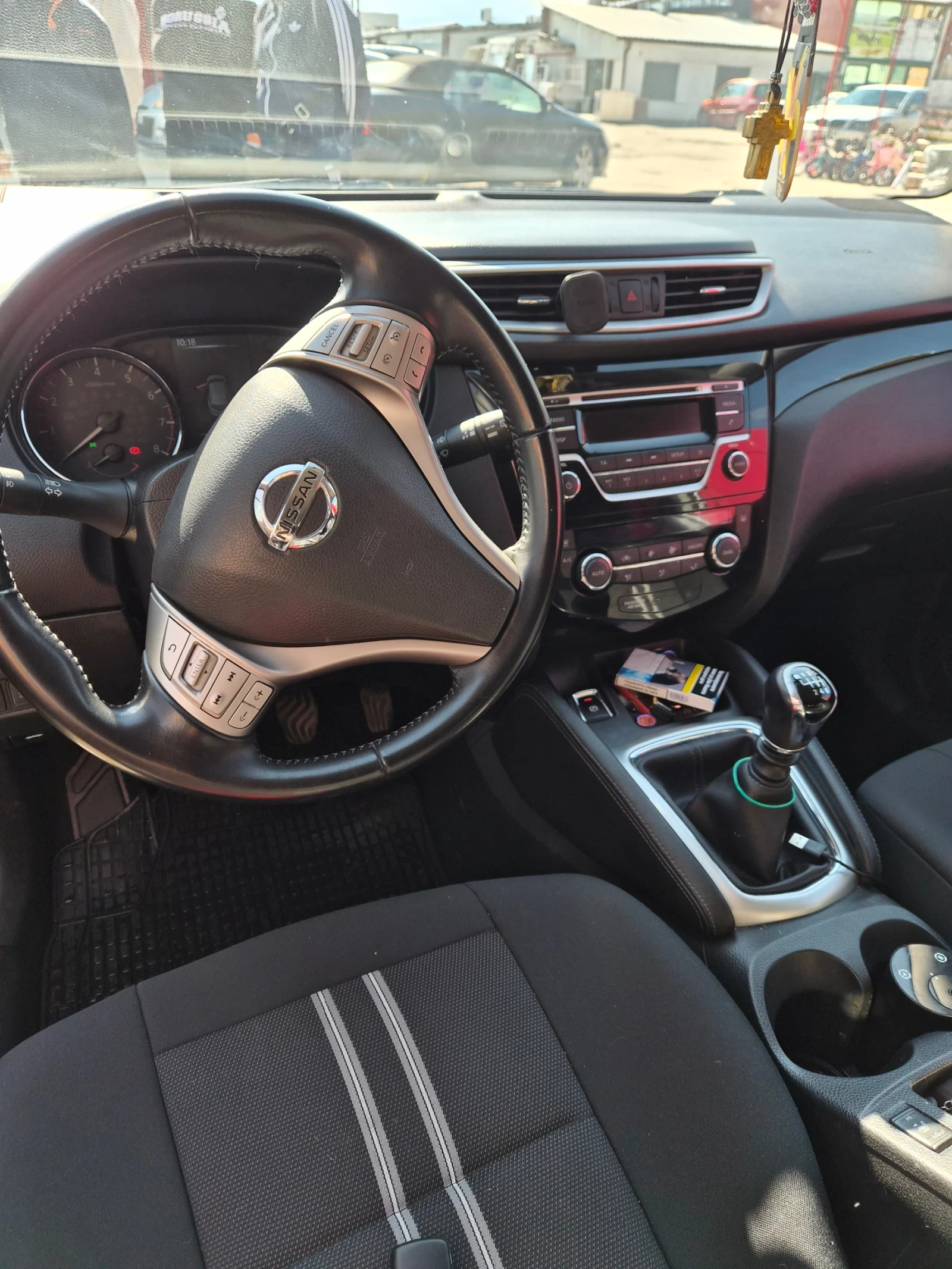 Nissan Qashqai 1.2 Бензин, снимка 4 - Автомобили и джипове - 56285868