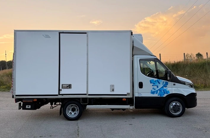 Iveco 35c18 HI-MATIC* ХЛАДИЛЕН-29* 3.70* БОРД+ ВРАТИ* ТОК* КЛИ, снимка 4 - Бусове и автобуси - 54693814