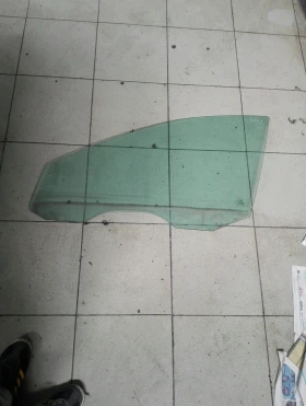 Стъкло предно ляво Пежо 607 04г.