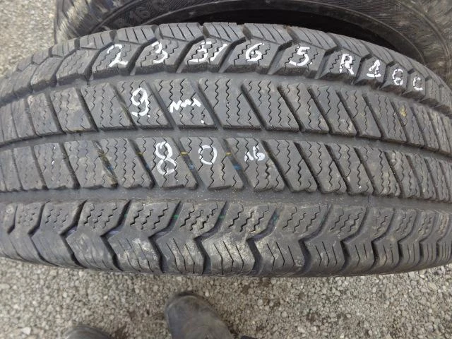 Гуми Зимни 235/65R16, снимка 1 - Гуми и джанти - 21435469