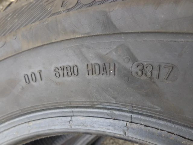 Гуми Зимни 235/65R16, снимка 3 - Гуми и джанти - 21435469