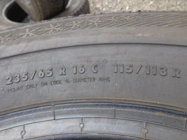 Гуми Зимни 235/65R16, снимка 6 - Гуми и джанти - 21435469