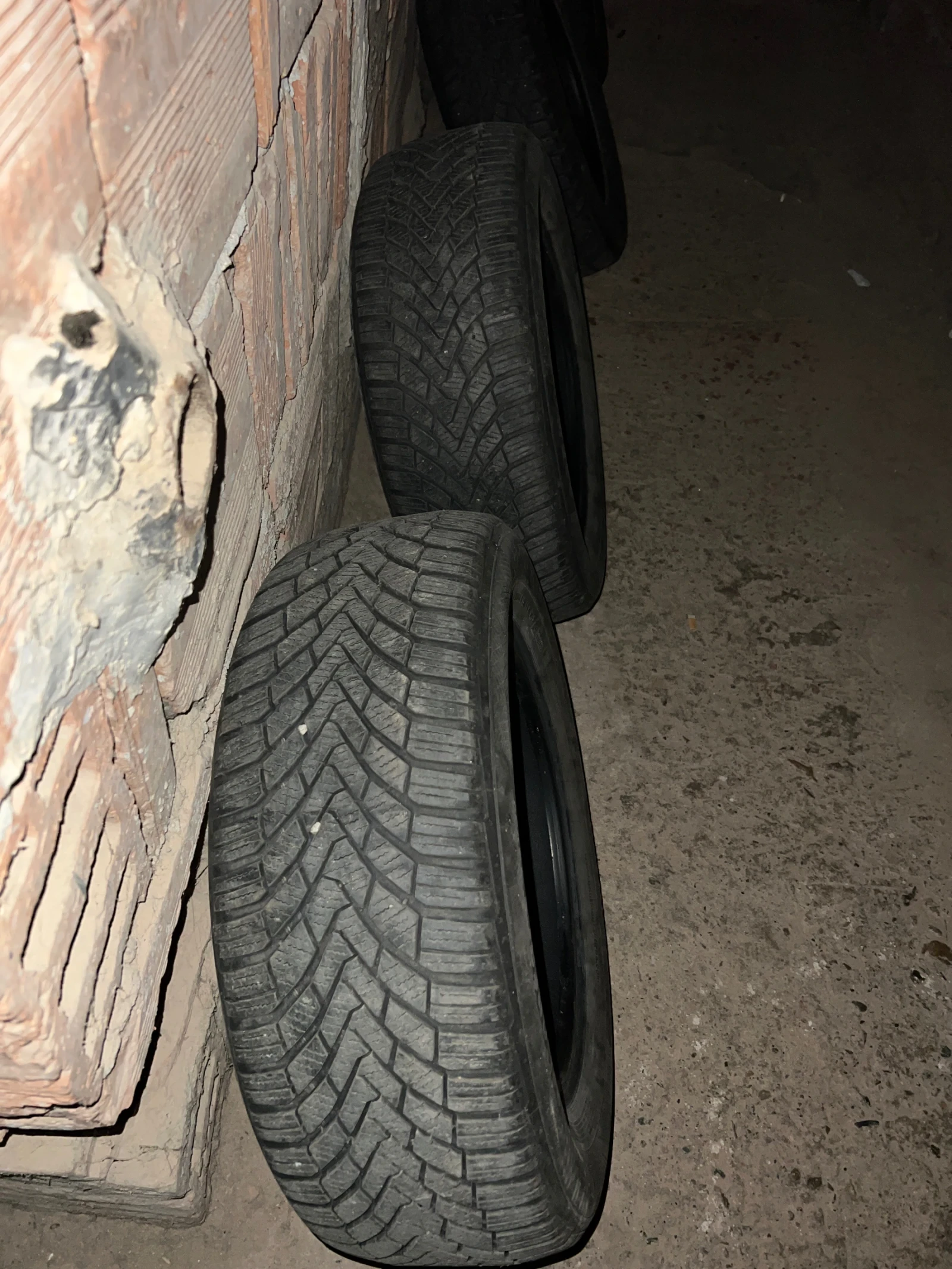Гуми Всесезонни 205/60R15, снимка 3 - Гуми и джанти - 53936687