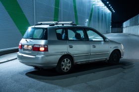 Kia Carens 1.8i + газ, снимка 7 - Автомобили и джипове - 45361773