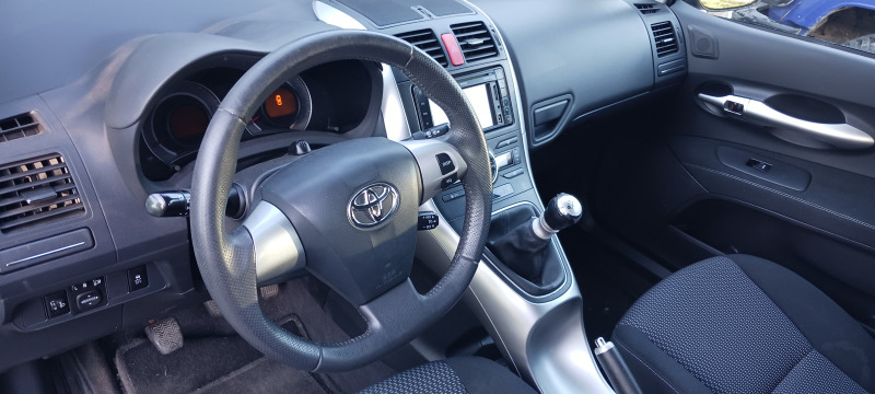 Toyota Auris, снимка 10 - Автомобили и джипове - 46097165