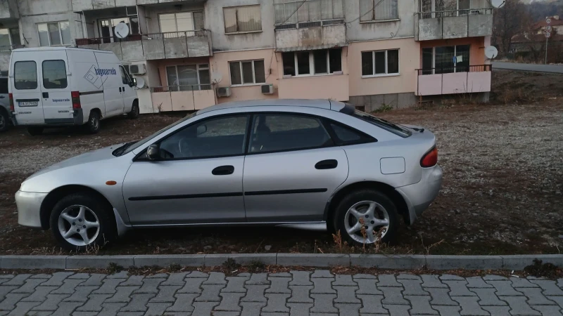 Mazda 323, снимка 2 - Автомобили и джипове - 48003581