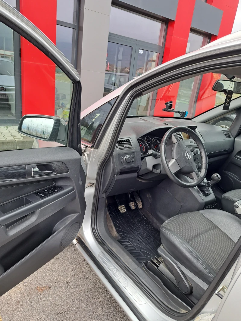 Opel Zafira 1.9, снимка 15 - Автомобили и джипове - 48227348