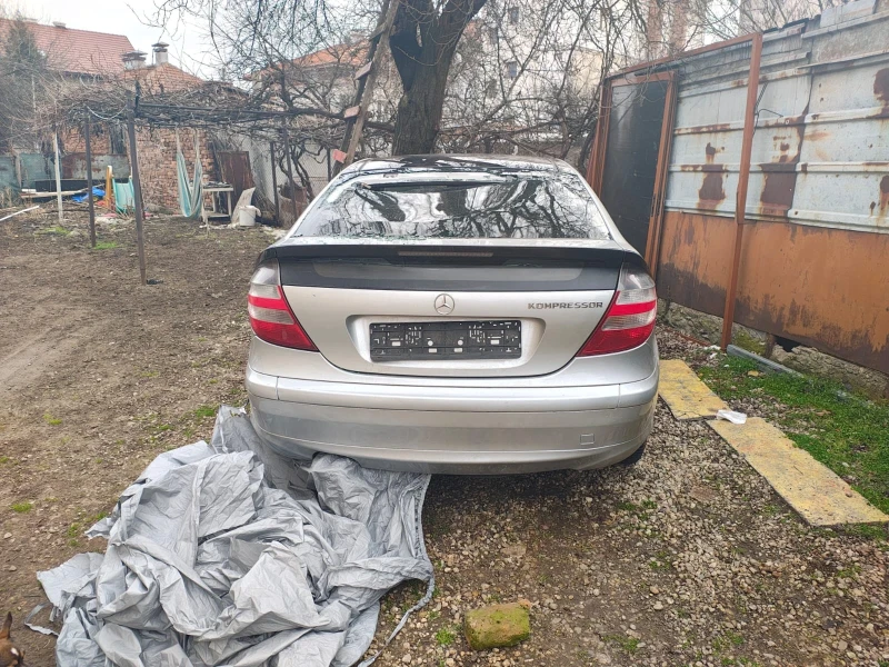 Mercedes-Benz C 180, снимка 2 - Автомобили и джипове - 48994926