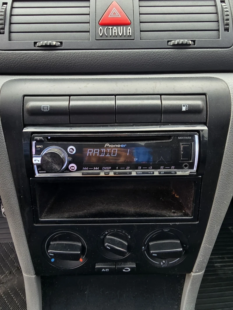 Skoda Octavia 1.9TDI 90hp Клима, снимка 7 - Автомобили и джипове - 52480389