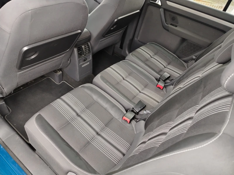 VW Touran 2.0-140 КС НАВИ/АВТОМАТИК/ПАНОРАМА/ЕВРО5, снимка 12 - Автомобили и джипове - 52565064