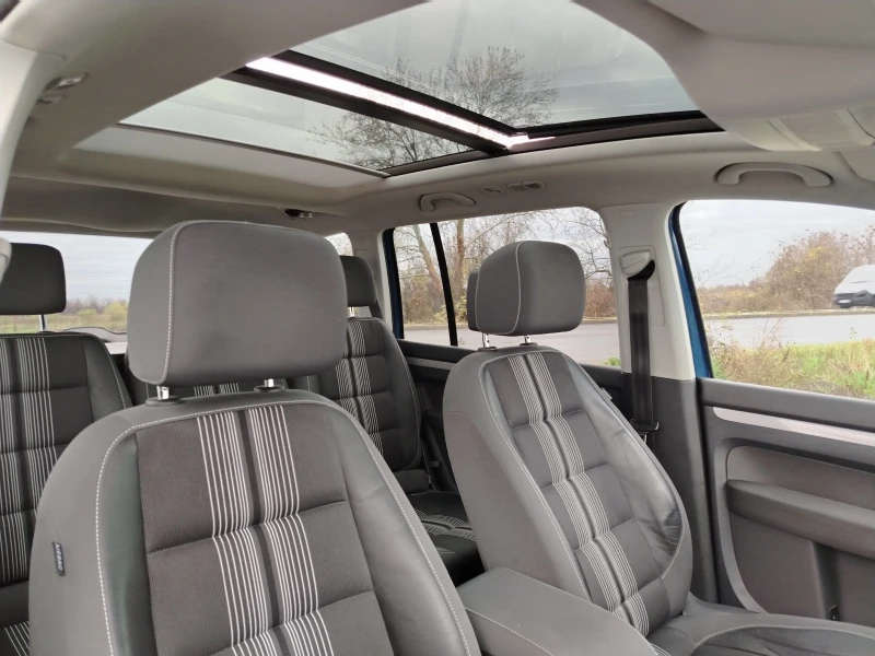 VW Touran 2.0-140 КС НАВИ/АВТОМАТИК/ПАНОРАМА/ЕВРО5, снимка 13 - Автомобили и джипове - 52565064