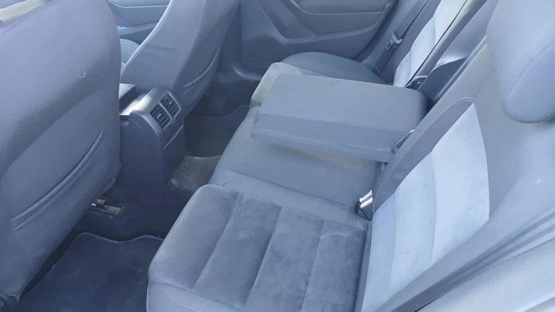 VW Golf 1.6 d, снимка 7 - Автомобили и джипове - 52967864