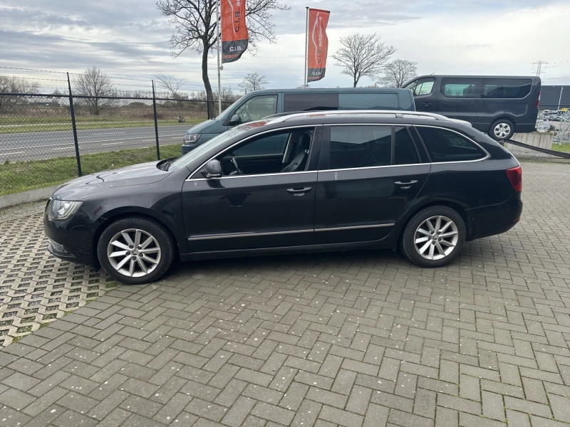 Skoda Superb, снимка 5 - Автомобили и джипове - 53047991