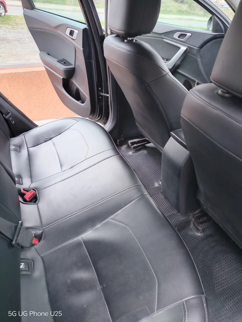 Kia Ceed Tourer hybrid, снимка 2 - Автомобили и джипове - 53185543