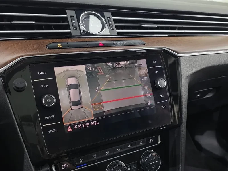 VW Passat 2.0 TDI, снимка 15 - Автомобили и джипове - 54299782