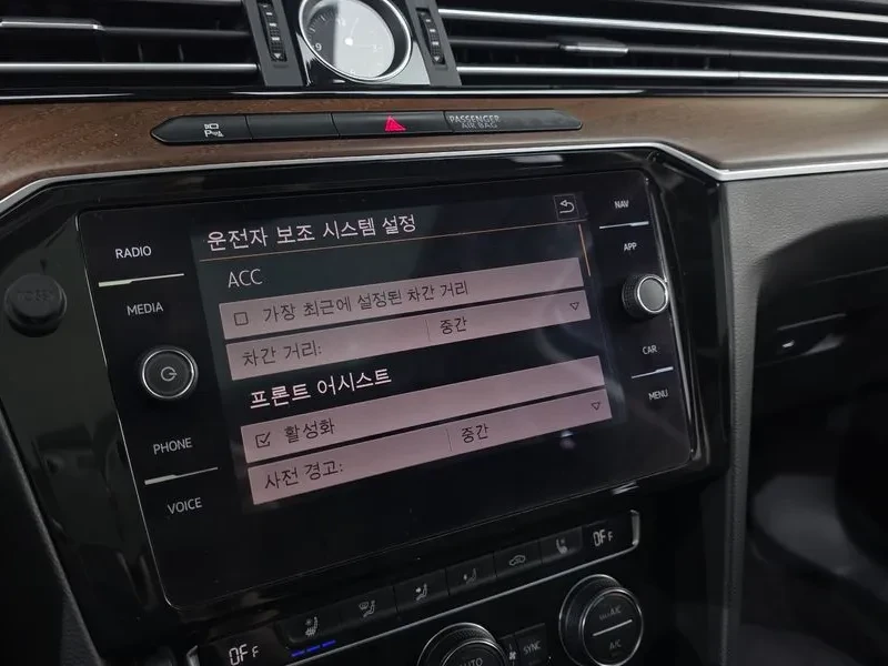 VW Passat 2.0 TDI, снимка 16 - Автомобили и джипове - 54299782