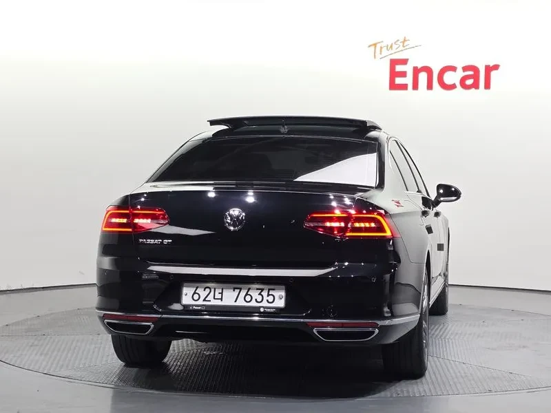 VW Passat 2.0 TDI, снимка 4 - Автомобили и джипове - 54299782