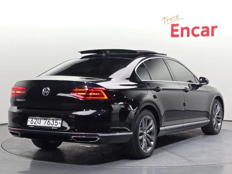 VW Passat 2.0 TDI, снимка 2 - Автомобили и джипове - 54299782