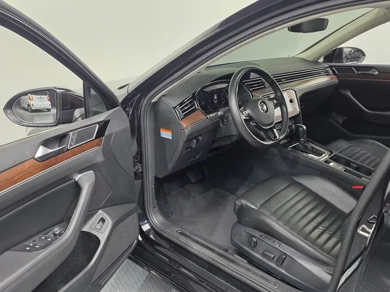 VW Passat 2.0 TDI, снимка 10 - Автомобили и джипове - 54299782