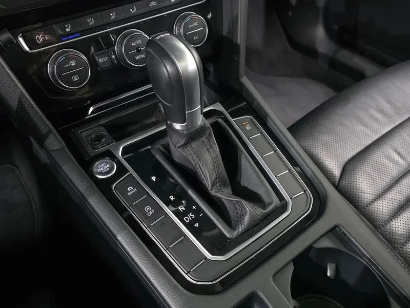 VW Passat 2.0 TDI, снимка 9 - Автомобили и джипове - 54299782