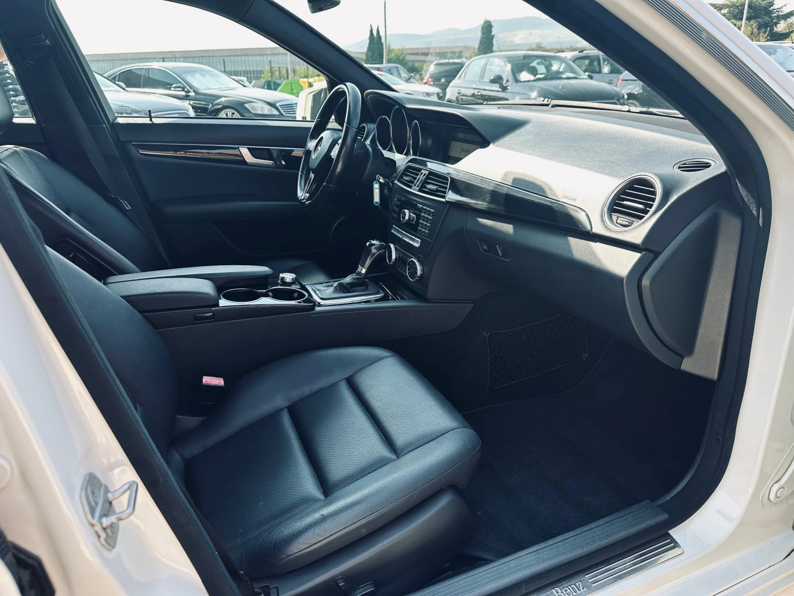 Mercedes-Benz C 300 3.0i/V6/4-matic/AMG-пакет | Mobile.bg — изображение 15