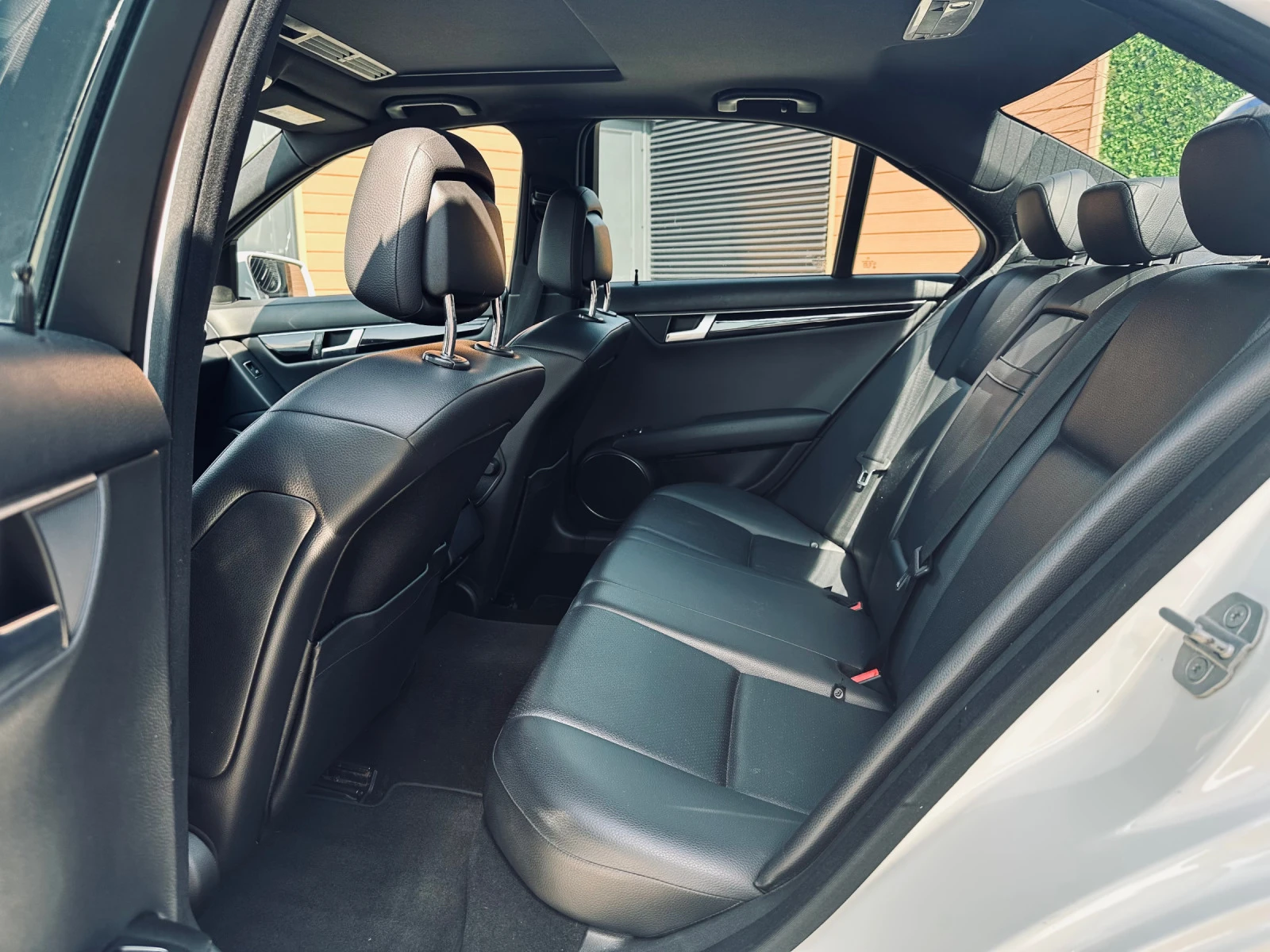 Mercedes-Benz C 300 3.0i/V6/4-matic/AMG-пакет | Mobile.bg — изображение 11