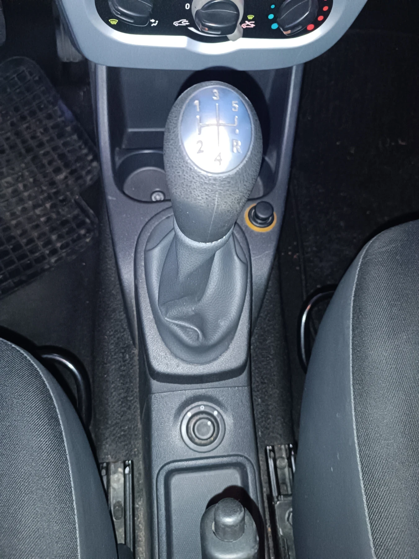 Dacia Sandero 1, 4 i, ПЕРФЕКТНА, ЛИЗИНГ  - изображение 7