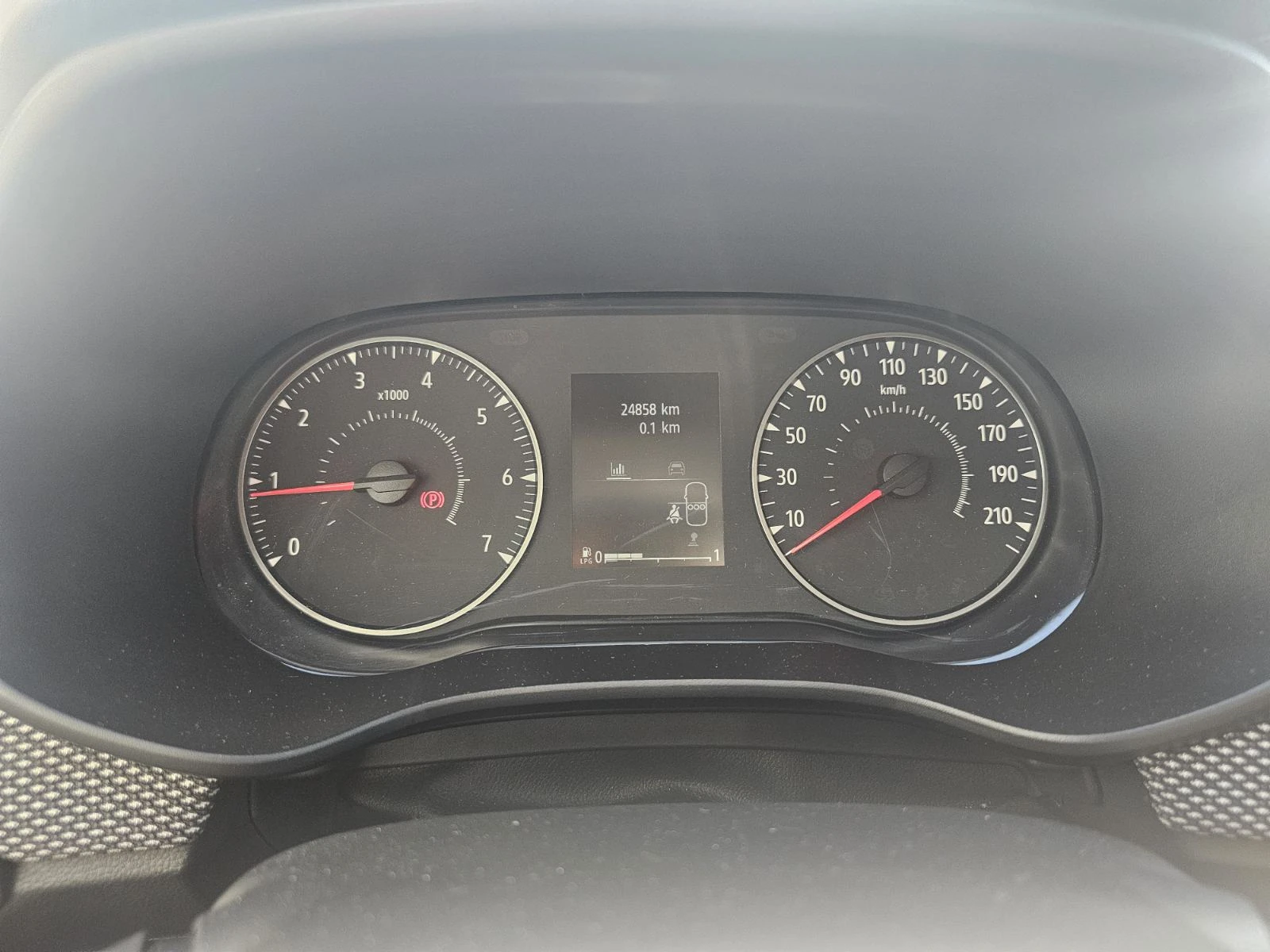 Dacia Logan 1.0 TCe 90 Stop&Start LPG - изображение 8