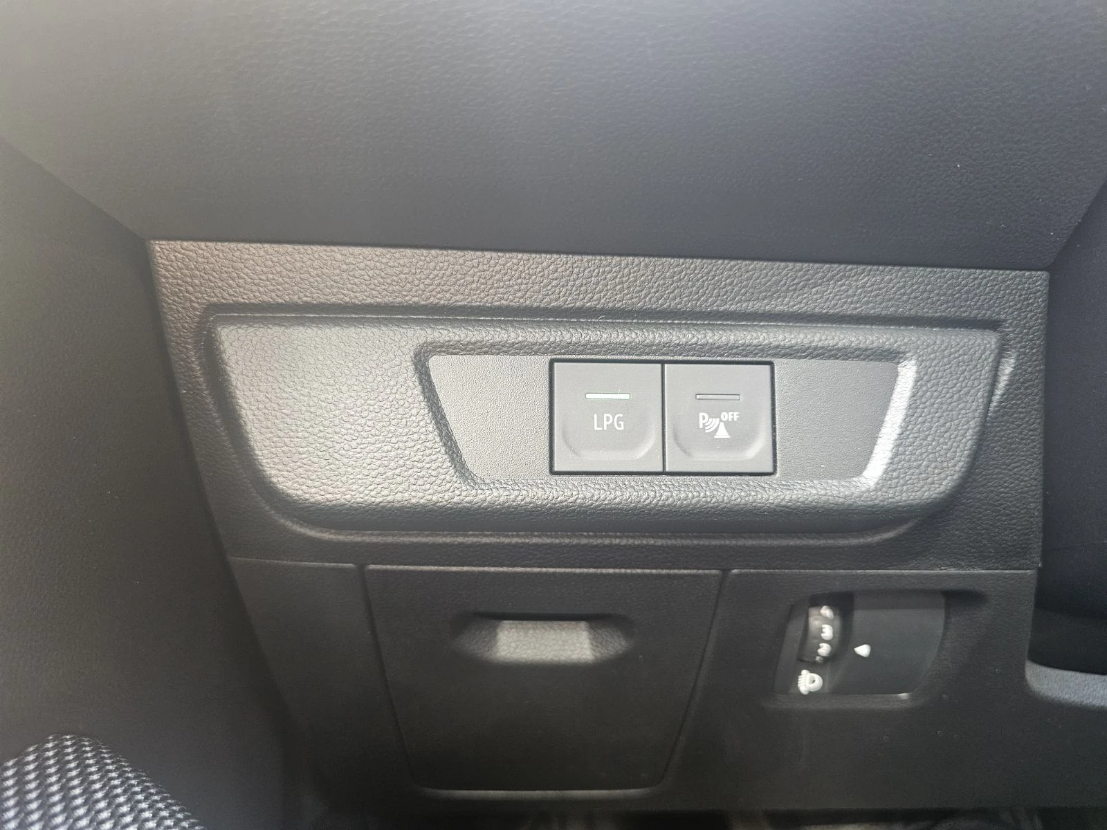 Dacia Logan 1.0 TCe 90 Stop&Start LPG - изображение 10